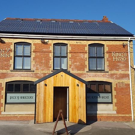 Kings Head Hotel Capel Hendre Екстериор снимка