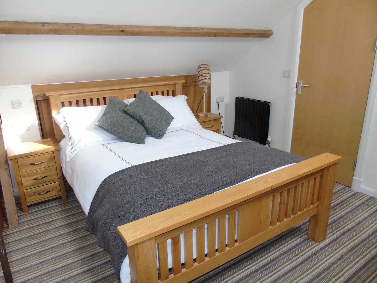 Kings Head Hotel Capel Hendre Екстериор снимка