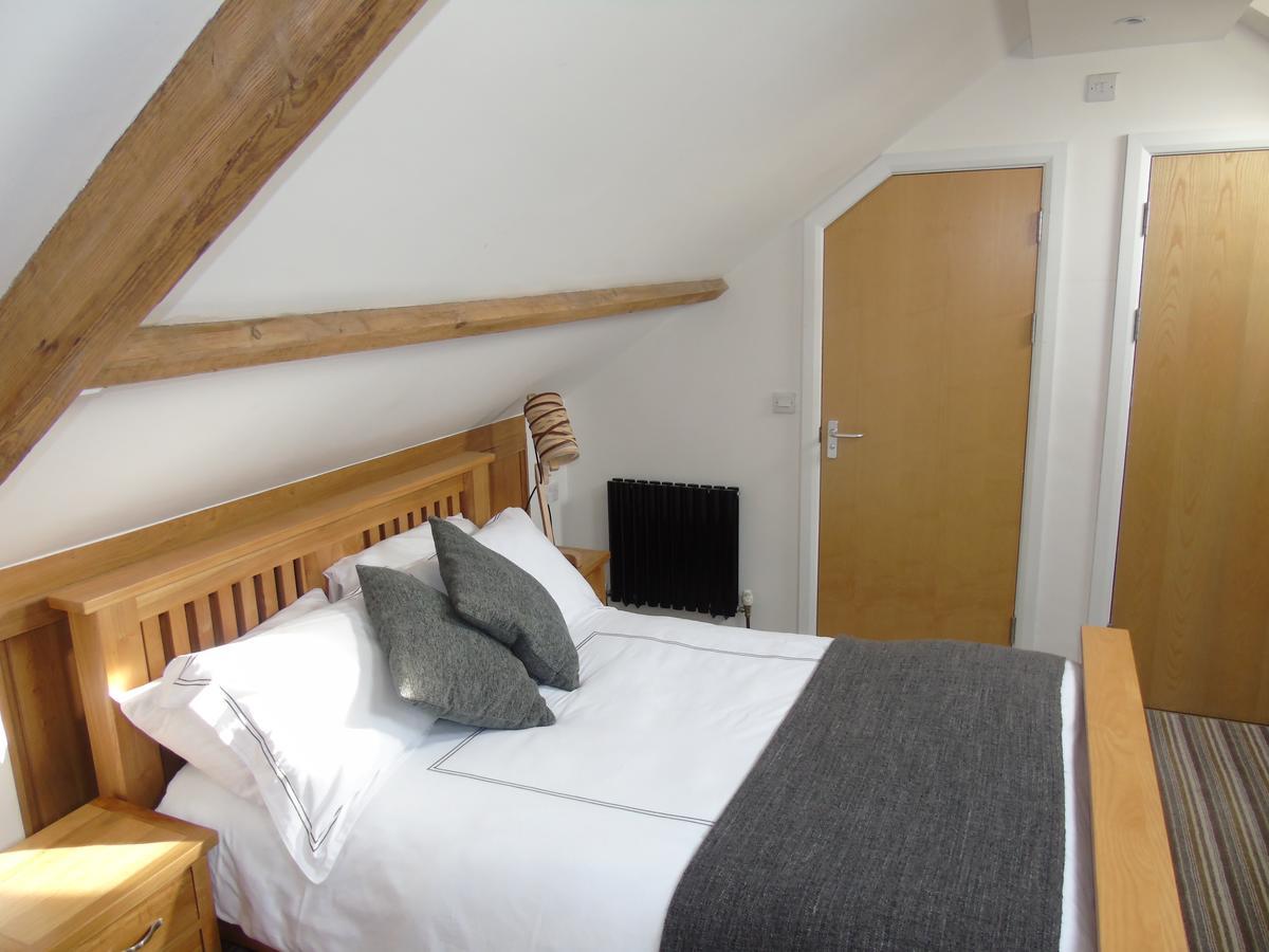 Kings Head Hotel Capel Hendre Екстериор снимка