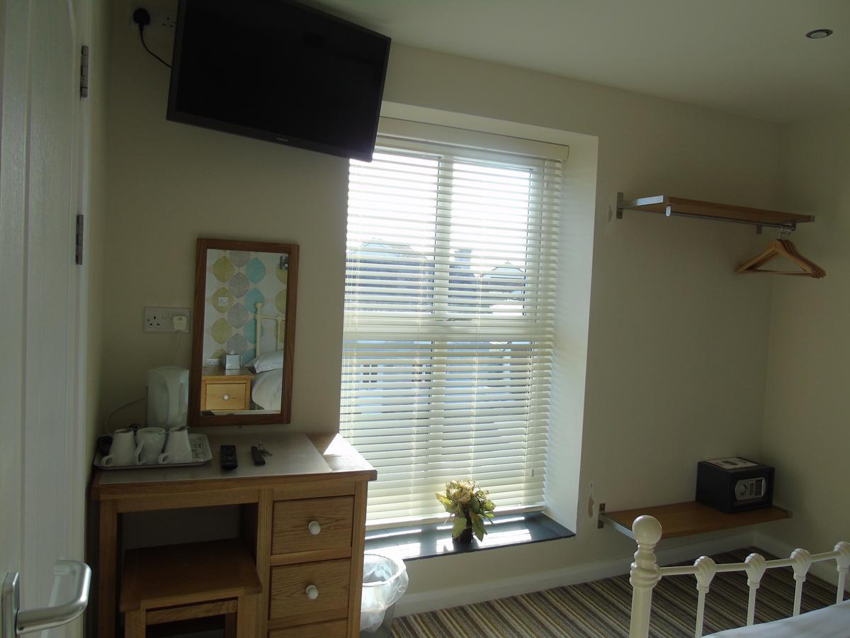 Kings Head Hotel Capel Hendre Екстериор снимка