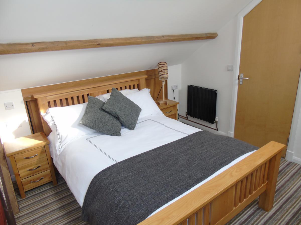 Kings Head Hotel Capel Hendre Екстериор снимка