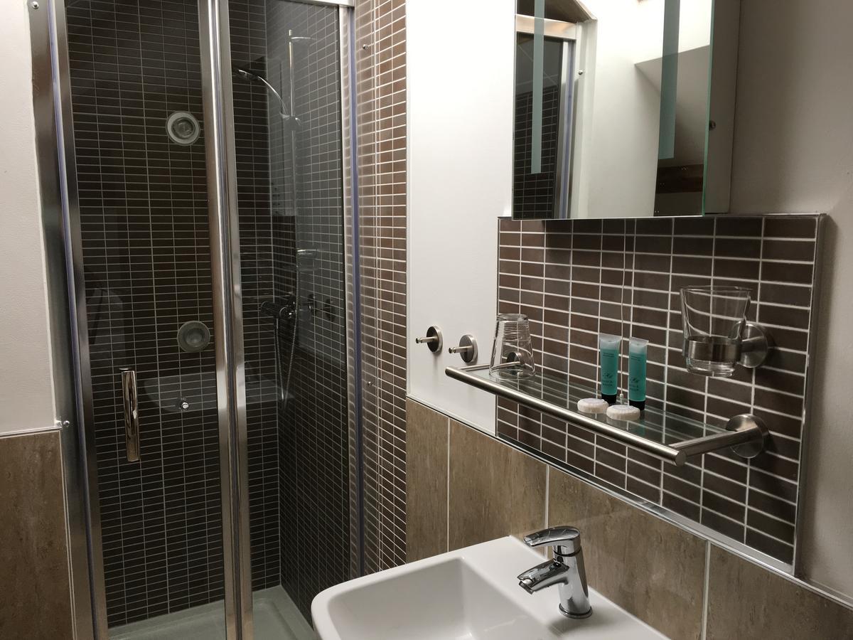 Kings Head Hotel Capel Hendre Екстериор снимка