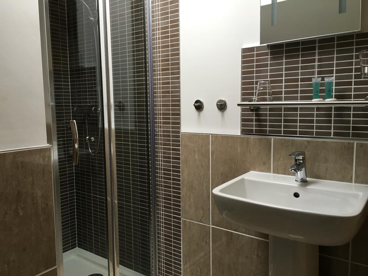 Kings Head Hotel Capel Hendre Екстериор снимка