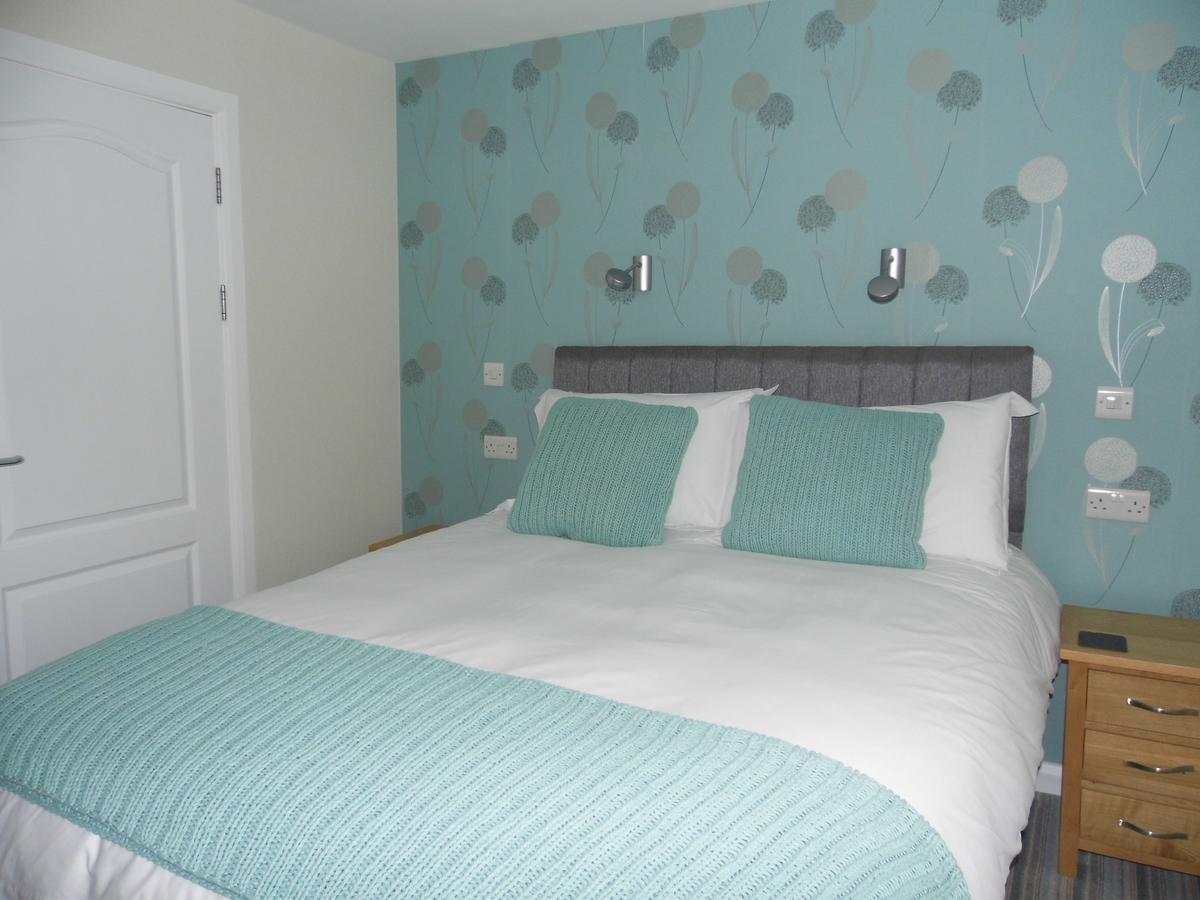 Kings Head Hotel Capel Hendre Екстериор снимка