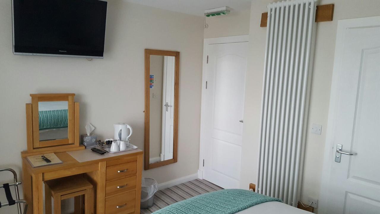 Kings Head Hotel Capel Hendre Екстериор снимка